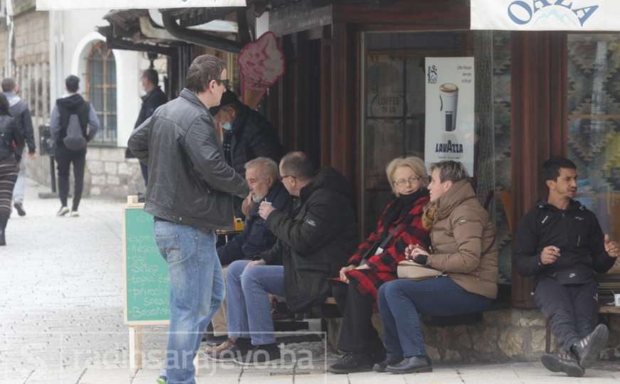 Nedjelja u Sarajevu: Brojni građani na ulicama, ugostitelji spremno čekaju...