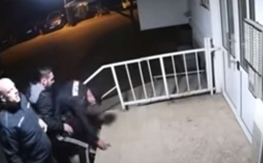Objavljen snimak - navodno policajci brutalno tuku mladića u Mostaru: Evo šta kaže MUP
