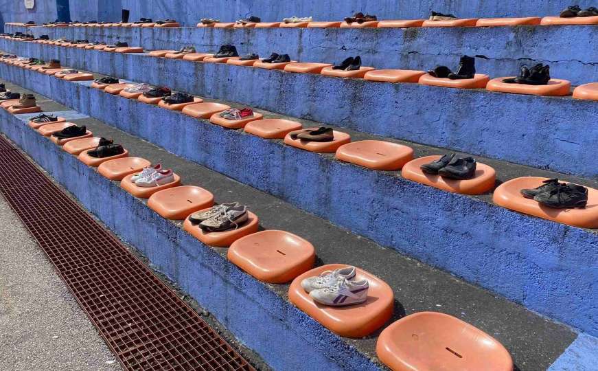 74 para cipela za 74 ubijena u masakru nad djecom Srebrenice: Dan prekinute mladosti 