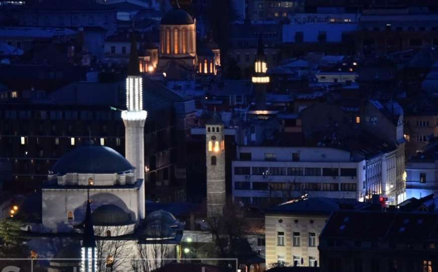 Sarajevo dočekalo ramazan: Pogledajte fotografije i snimke sa Žute tabije