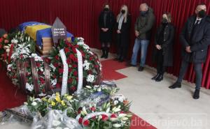 Sarajevo se oprašta od generala Divjaka, posljednji ispraćaj na groblju Bare