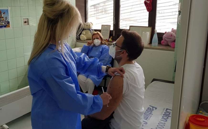 U KS-u vakcinisana 5.062 zdravstvena radnika, sutra vakcinacija u staračkim domovima