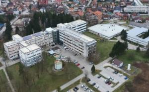 Tragedija u BiH: Pacijent skočio sa prvog sprata COVID odjela, nakon čega je preminuo