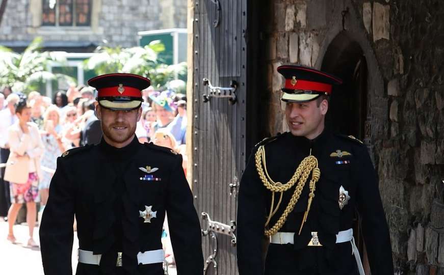 Velika Britanija: Kraljica odlučila šta prinčevi moraju obući za sprovod