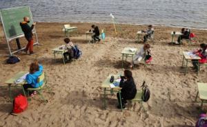  Novi način vođenja nastave u Španiji: Učenici se školuju na plaži 