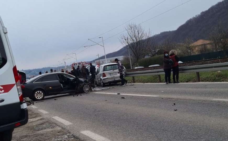 Teška nesreća kod Sarajeva: Dvije osobe povrijeđene, jedna poginula