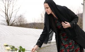 Karić odala počast žrtvama genocida u Srebrenici: Hodajući između bolnih uspomena 