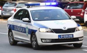 Beograd: Posvađao se sa djevojkom, prijetio da će skočiti sa zgrade, pa prerezao vene