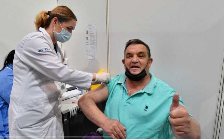 I Braco Hadžiosmanović dobio vakcinu u Zetri: Oduševljen sam! Pa još u svom gradu!