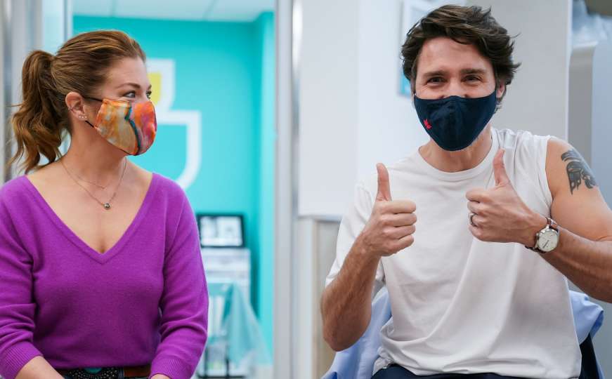 Kanadski premijer oduševio sve, nakon vakcinacije pozirao fotoreporterima