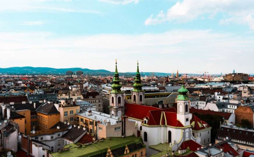 Austrija planira otvoriti restorane, barove i hotele