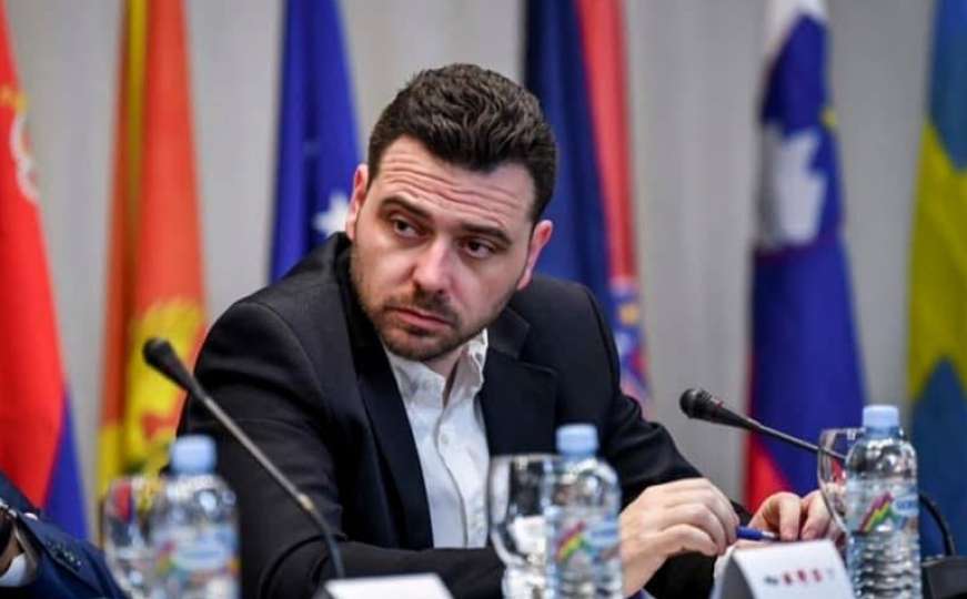 Saša Magazinović: Ukidaju se duple funkcije političarima
