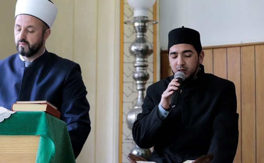  Hafiz iz Maroka Zekeriyah Arif uči ezan i pomaže u brizi o džamiji u Sarajevu