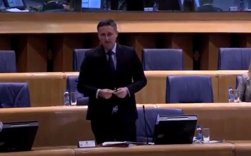 Odbijen prijedlog Bećirovića: U Domu naroda nisu za ravnopravnost i ćirilicu