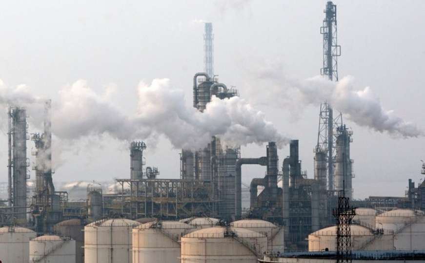 Trinaest američkih rafinerija nafte ispustilo hemikaliju koja uzrokuje rak