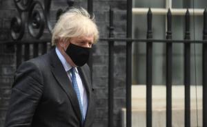 Boris Johnson u problemima, saznao pa isključio mobitel 