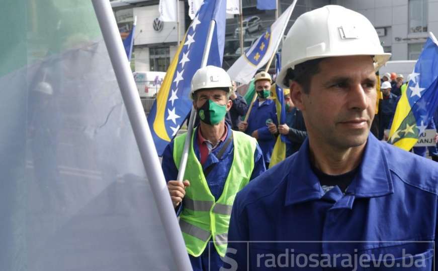 Rudari odsvirali "Šehidski rastanak" na protestima u Sarajevu