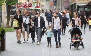 Sarajlije uživale u suncu, baštama i produženom vikendu 