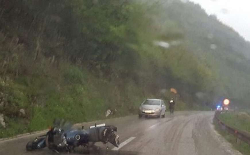 U saobraćajnoj nesreći u blizini Konjica teško povrijeđen motociklista