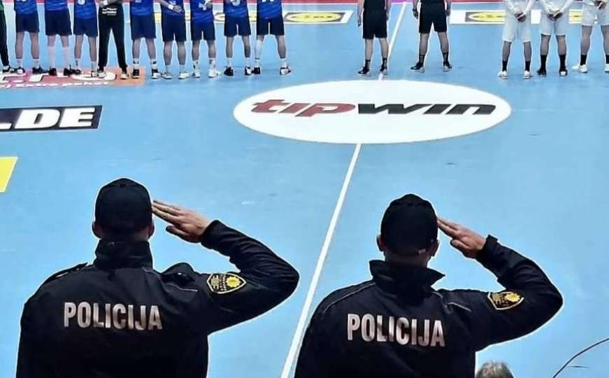Kako su policajci Džejlan i Toni pozdravili zastavu i himnu BiH: Svi srcem uz Zmajeve