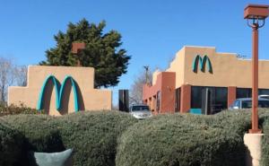 Bizaran razlog: Samo jedan McDonald’s restoran na svijetu ima plavi logo 