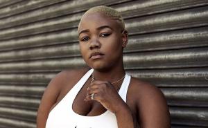 Hamzaa feat. Miraa May - IN BETWEEN