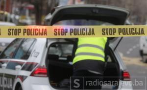 BiH: Mladić (19) automobilom udario u kamenu ogradu, zadobio teške povrede