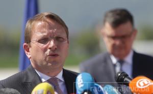 Stigle vakcine u BiH, Varhelyi poručio da EU brine o našoj zemlji