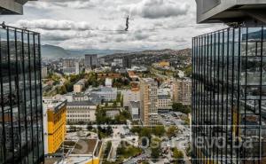 Potvrđeno nam je ko je čovjek koji je hodao po žici između nebodera u Sarajevu