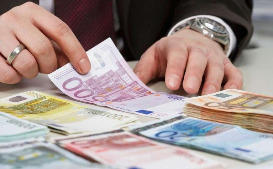 Muž nalazio klijente u BiH, žena im iz banke isplatila milionske iznose 
