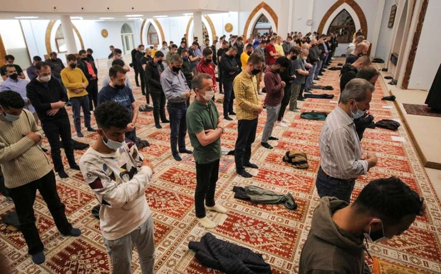 Sarajevske džamije pune vjernika nakon što je pomjeren policijski sat
