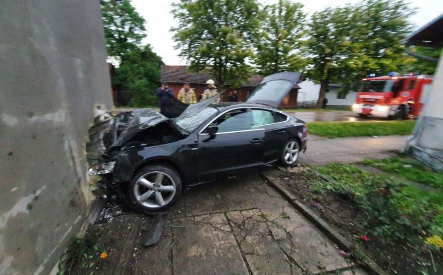 Saobraćajna nesreća u BiH: Autom se zabio u kuću