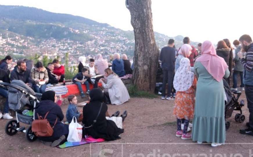 Žuta tabija: Sarajevo se priprema za Lejletu-l- kadr - noć bolju od hiljadu mjeseci