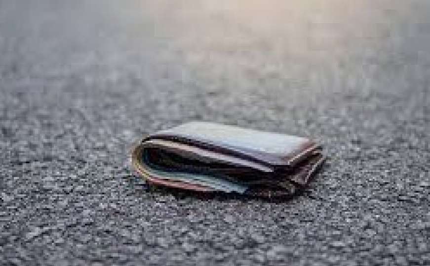 Trinaestogodišnjak našao novčanik pun para i vratio ga trudnici