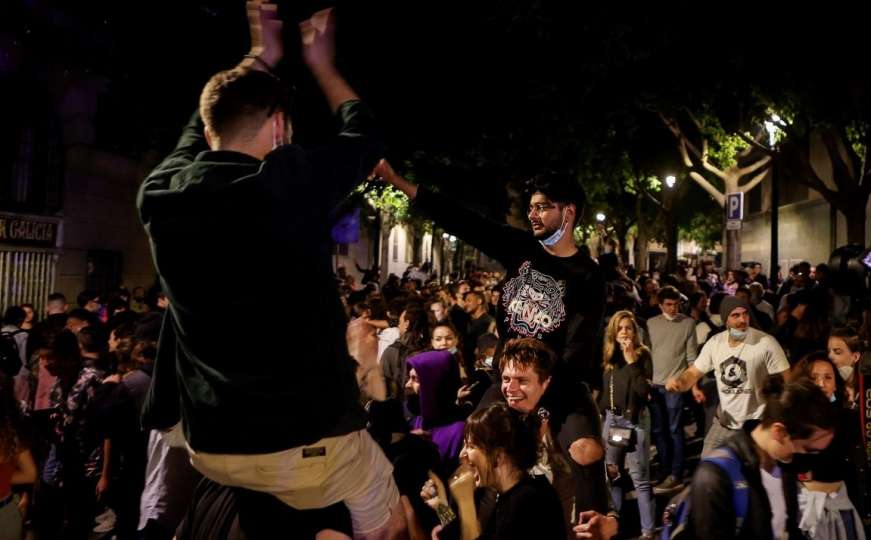Slavlje na ulicama Španije: Život se vraća u normalu