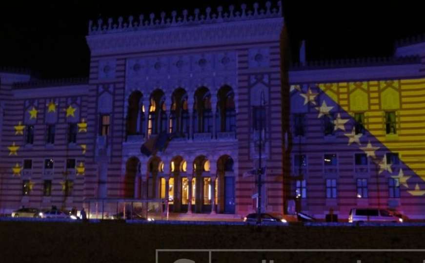 Vijećnica večeras u bojama Europe: Sarajevo simbol pobjede nad fašizmom