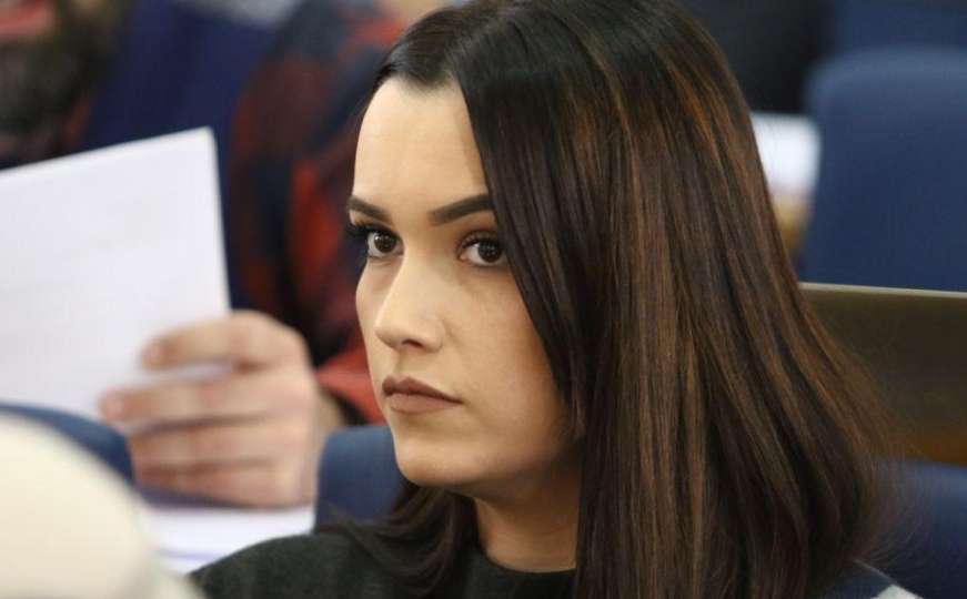 Arijana Memić nakon otkazanog ročišta: Možda su ovo ti "slatkiši"