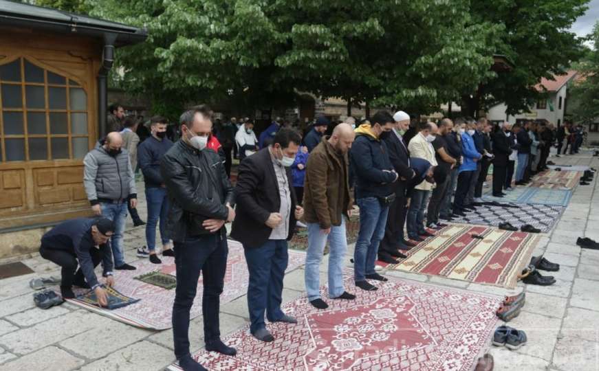 Džuma u Begovoj džamiji danas u Sarajevu: Harem pun vjernika