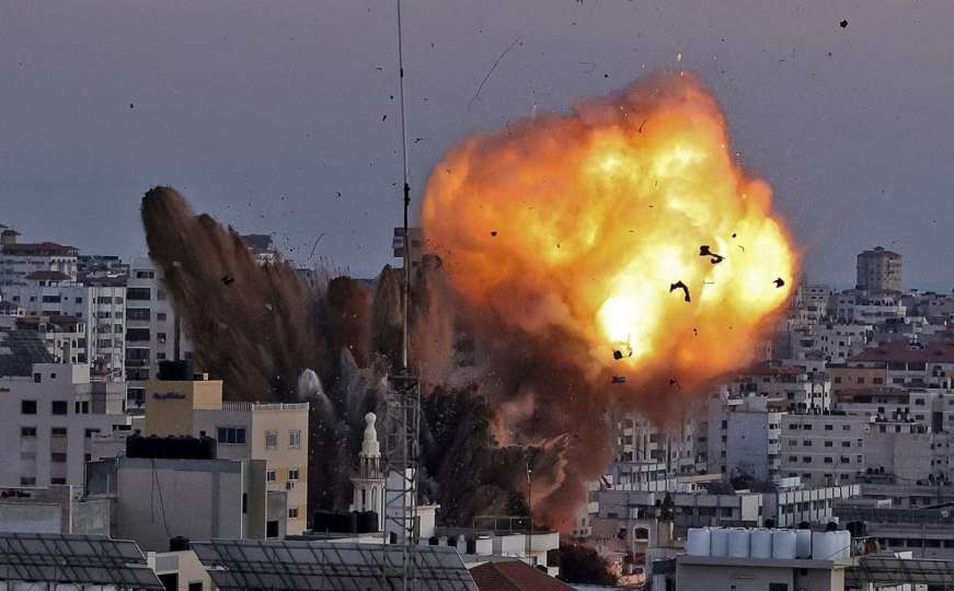 Avioni Izraela i u subotu ujutro napali Gazu, Hamas im uzvraća raketama