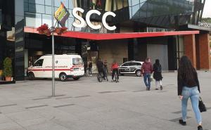 Hitna pomoć i policija ispred SCC-a, pozlilo ženskoj osobi