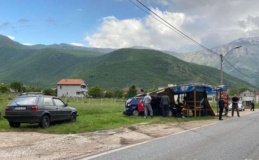Nesvakidašnja nesreća u BiH: Automobilom završio u štandu za voće