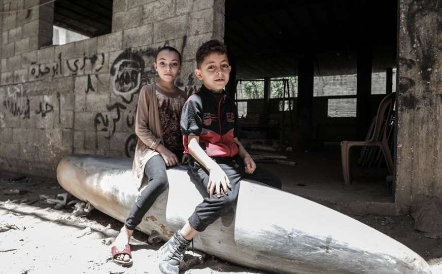 Tužna svakodnevnica u Palestini: Mališani sjede na projektilima koji nisu eksplodirali