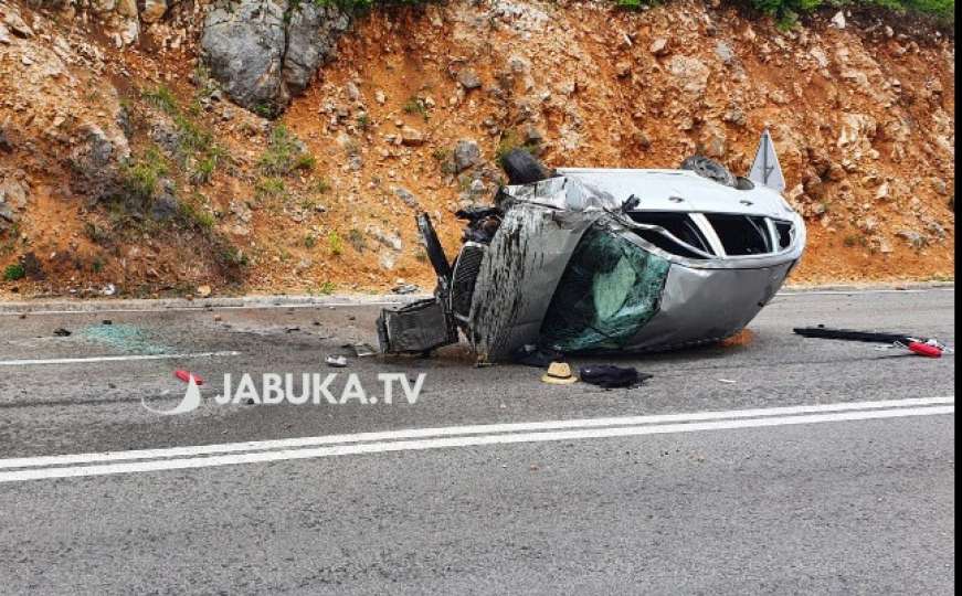 Prevrnuo se automobil na cesti u BiH, ima povrijeđenih