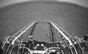 Prve slike s Marsa: Kineski rover za početak napravio nekoliko selfija