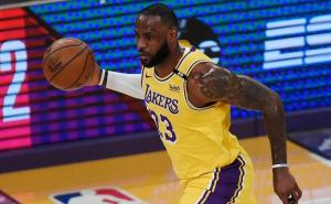 Lakersi u play-offu! LeBron James svemirskom trojkom slomio Golden State