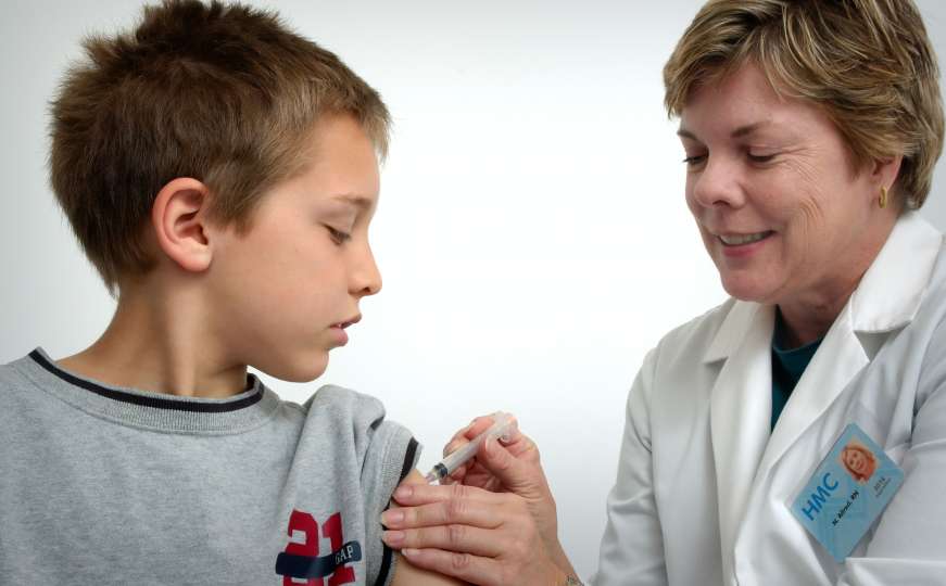 Od jeseni će se protiv koronavirusa vakcinisati i djeca?
