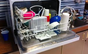 Suđe nakon pranja i dalje prljavo? Ovo su najčešće greške koje radimo s perilicom