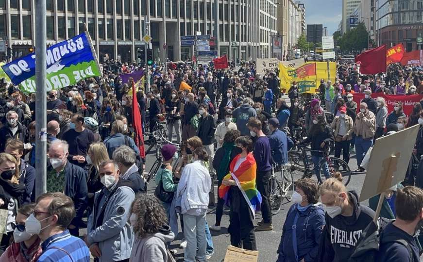 Održani protesti u Berlinu, demonstranti marširali ulicama 