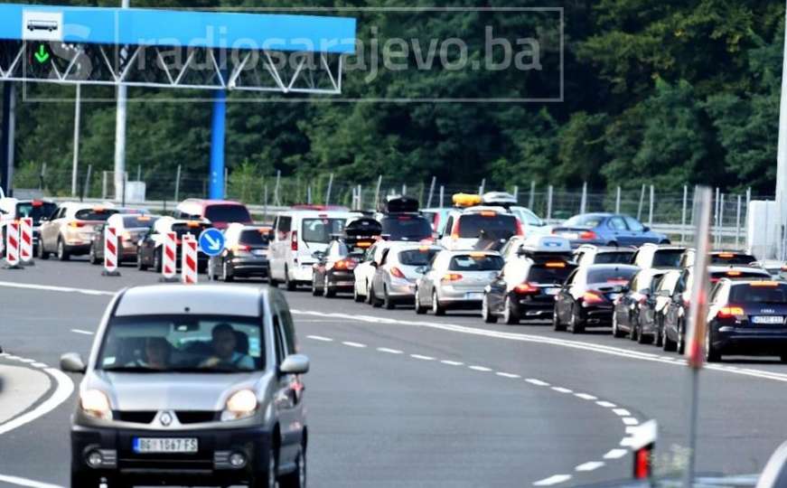 Haos na granici BiH i Hrvatske: Kolone vozila 10 kilometara