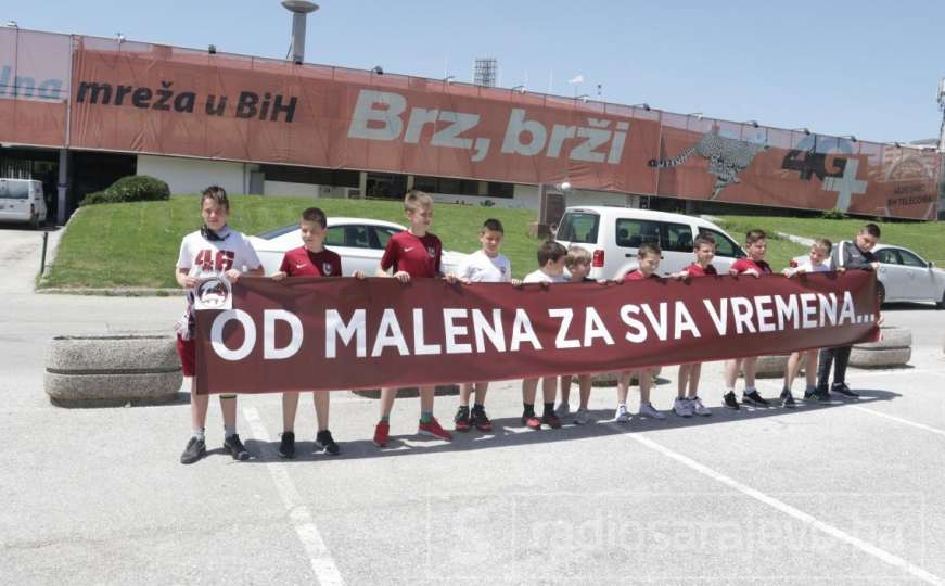 Djeca, koja će biti otjerana iz FK Sarajevo, došla na press direktorice Buljubašić